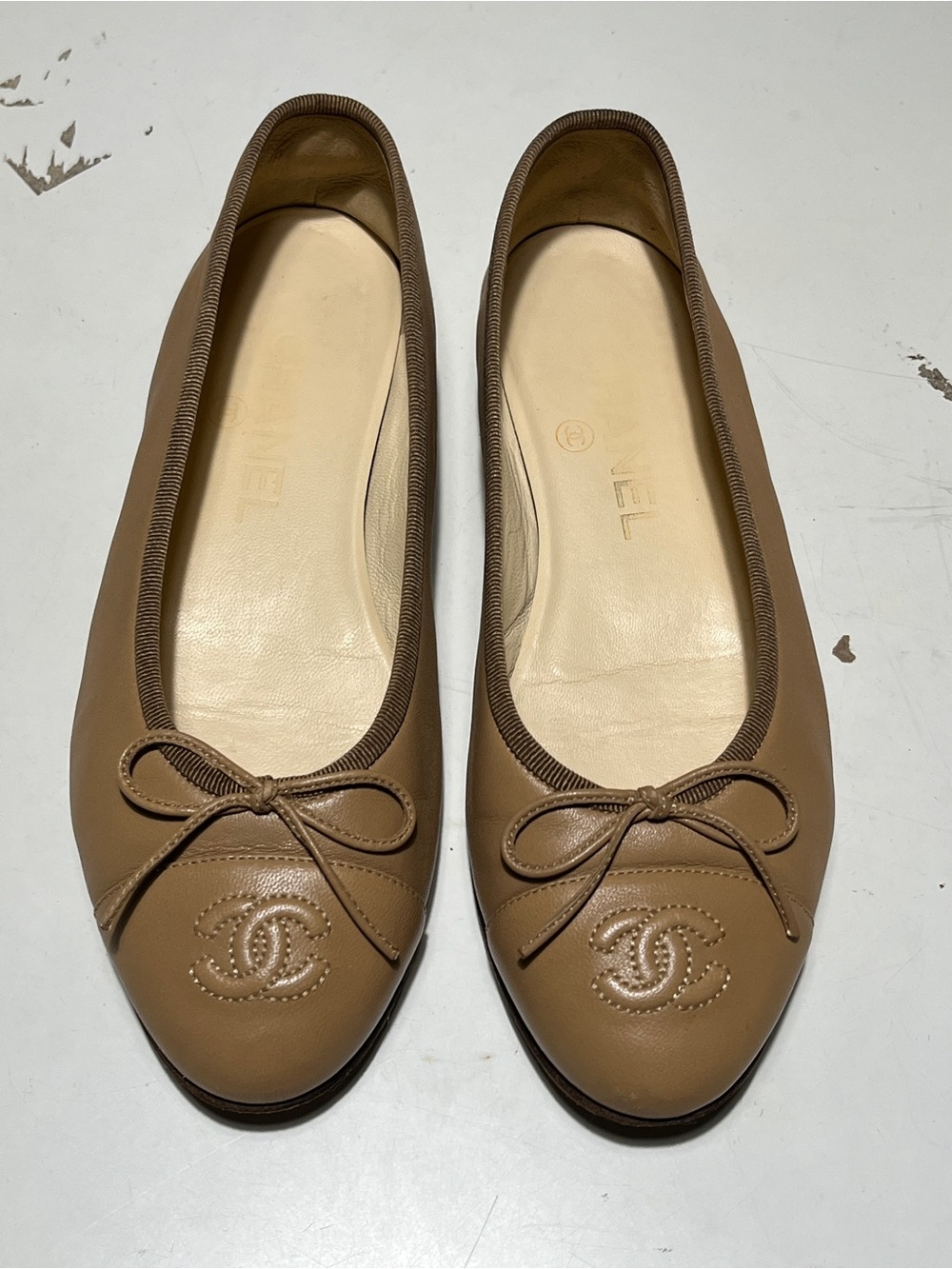 CHANEL Tan Leather CC Logo Ballet Flats with Bow Trim
